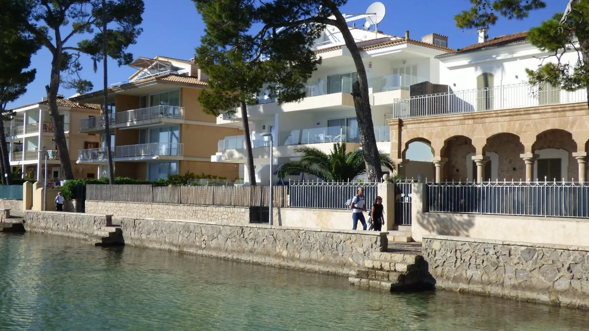 Apartment Catalina 3B Es Un Moderno Apartamento Frente Al Mar En El Pinewalk Port de Pollenca